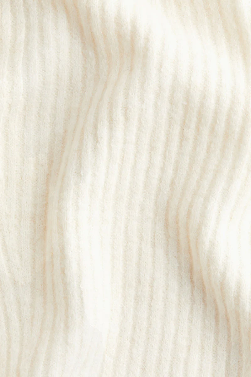 Off-the shoulder sweater - Image 16