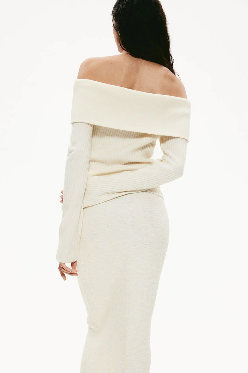 Off-the shoulder sweater - Image 6